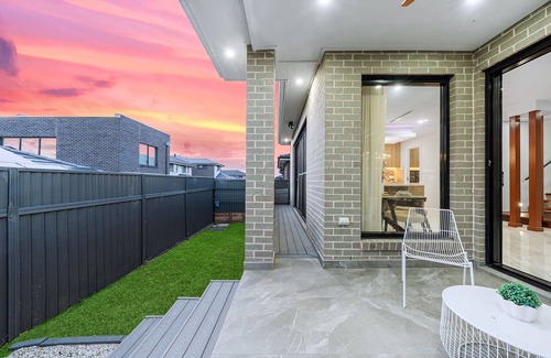 Quakers Hill Casa | Spacious & Luxury 4Bed Room Retreat Near Station