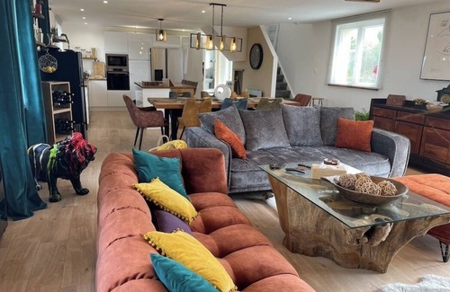 Estry Casa | Spacious Luxury countryside retreat