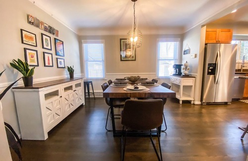 Royal Oak Casa | Spacious Luxury Home near Beaumont in Royal Oak**ALLERGY FRIENDLY