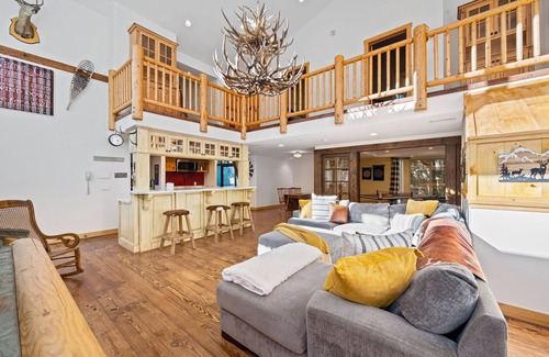 Wrightwood Casa | Spacious, Luxury, Picturesque "Mountain High Manor"- Ski Resort Town!
