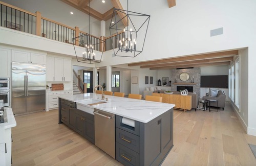 Sioux Falls Casa | Spacious Luxury Retreat – Private Pool, Gym, 5 Ensuite Bedrooms