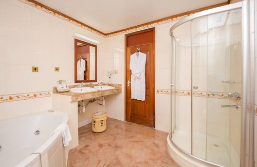 Nairobi Hotel | Spacious Luxury Suite at Muthu Silver Springs Hotel! Outdoor Pool, Free Parking!