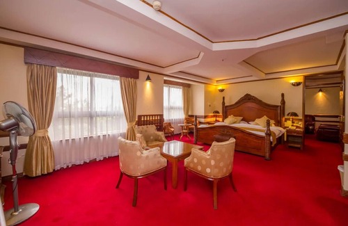 Nairobi Hotel | Spacious Luxury Suite at Muthu Silver Springs Hotel! Outdoor Pool, Free Parking!