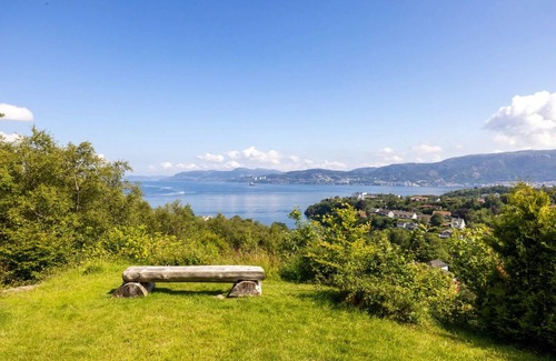 Laksevag Apartamento | Spacious Luxury, Terrace + Parking