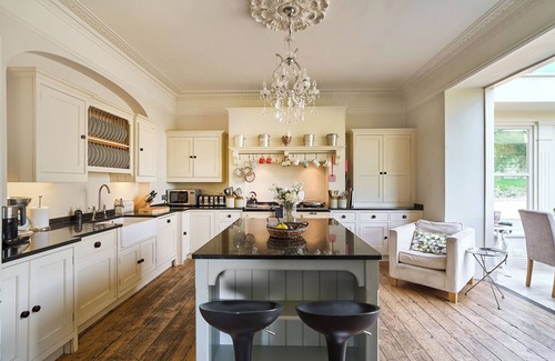 Limpley Stoke Casa | SPACIOUS LUXURY VICTORIAN COUNTRY HOUSE, STUNNING VIEWS NEAR BATH, Local Pub,