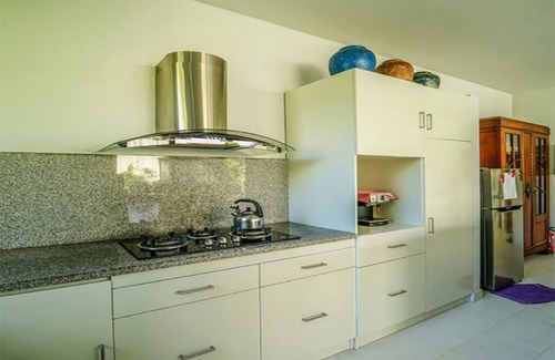 Purwakerti Villa | Amplia villa de lujo con piscina y jacuzzi cerca de la playa de Amed