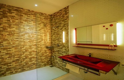 Purwakerti Villa | Amplia villa de lujo con piscina y jacuzzi cerca de la playa de Amed