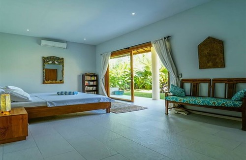 Purwakerti Villa | Amplia villa de lujo con piscina y jacuzzi cerca de la playa de Amed