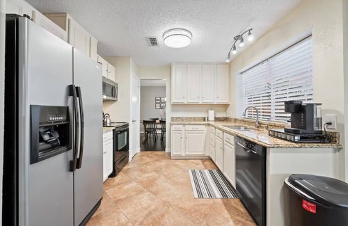 North Richland Hills Casa | Spacious Modern Home w/ Pool Hot Tub Game Room