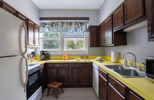 Redstar Casa | Spacious Manor at New River Gorge and Outdoor Activities - Skiing, Golf, Hiking