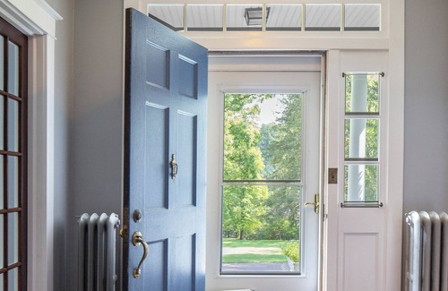 Redstar Casa | Spacious Manor at New River Gorge and Outdoor Activities - Skiing, Golf, Hiking