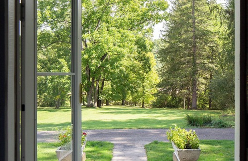 Redstar Casa | Spacious Manor at New River Gorge and Outdoor Activities - Skiing, Golf, Hiking