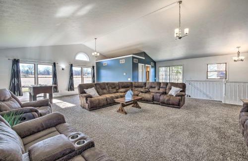 Massillon Casa | Spacious Massillon Log Cabin with Fire Pit!