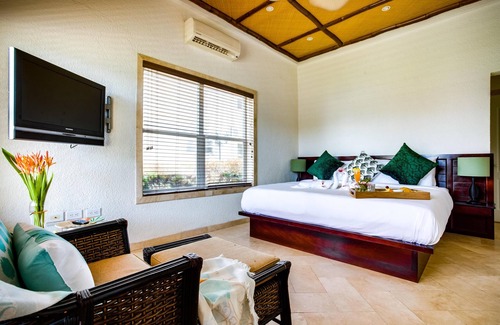 Placencia Complejo | Spacious Master Suite w/ Balcony, WiFi, & Beautiful Views