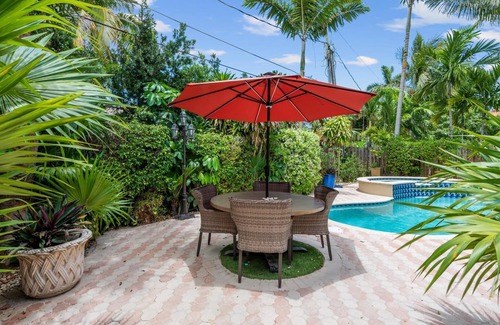 Birch Park Finger Streets Casa | Spacious Mediterranean Beach Villa STEPS to the BEACH With Heated Pool & Spa!