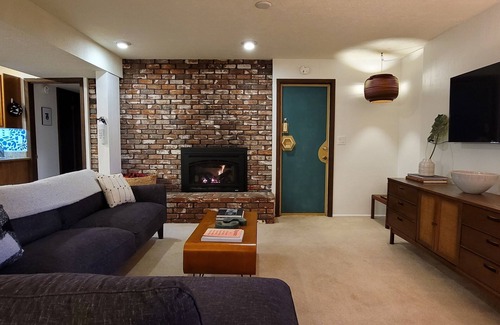 Reed Apartamento | Spacious Mid Century apartment - 5 min walk to Reed College
