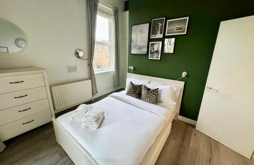 Bow Apartamento | Spacious modern 1-bed apartment near Victoria Park & London Stadium
