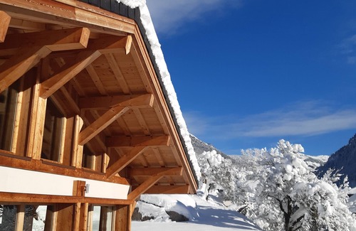 Montriond Chalet De Esquí | Spacious, modern 2-14 person chalet with HOT TUB, SAUNA and HOME CINEMA room