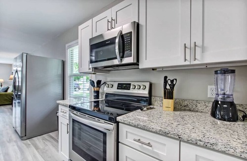 Jacksonville Casa | Spacious & Modern 3 Bedrm Home Across from NAS Jax