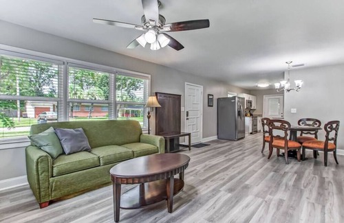 Jacksonville Casa | Spacious & Modern 3 Bedrm Home Across from NAS Jax
