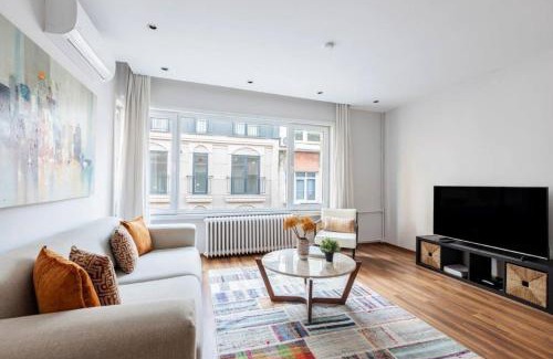 Sisli Apartamento | Spacious Modern 4-bed2bath Central Oasis! #370