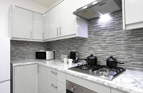 Thorpe Satchville Casa | Spacious Modern 5 Bedroom Home Getaway Near City Center-Sleeps 10+