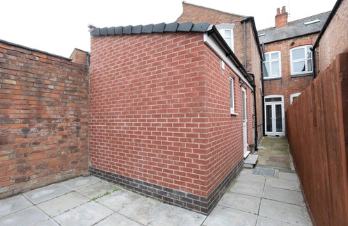 Thorpe Satchville Casa | Spacious Modern 5 Bedroom Home Getaway Near City Center-Sleeps 10+