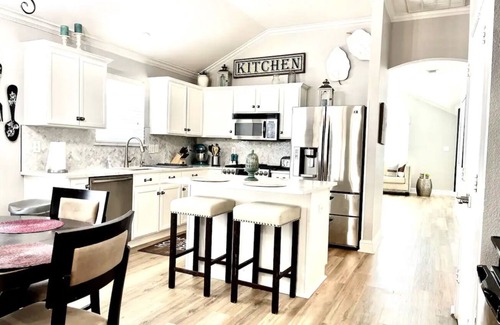 Little Elm Casa | Spacious, modern and comfy 4 bedroom home!