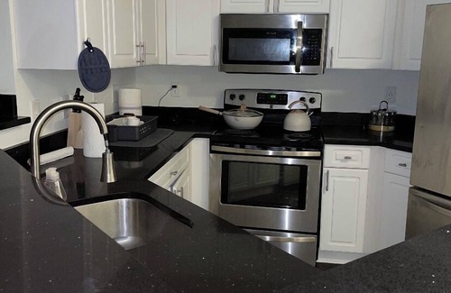 River Edge Casa | Spacious Modern Apartment, 25MIN NYC!