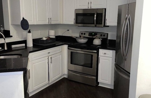 River Edge Casa | Spacious Modern Apartment, 25MIN NYC!