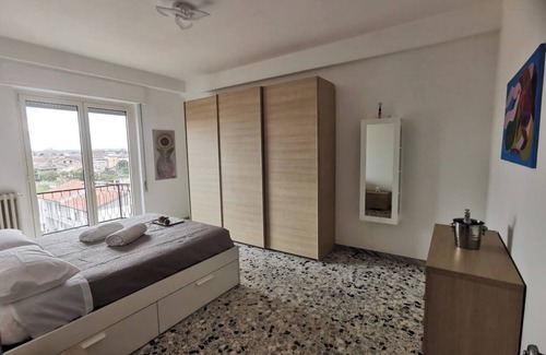Pescara Apartamento | Apartamento moderno y espacioso, balcón con vista a la montaña