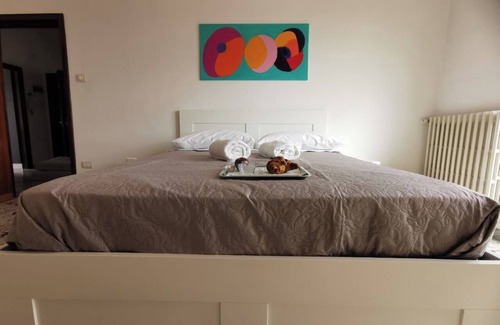 Pescara Apartamento | Apartamento moderno y espacioso, balcón con vista a la montaña