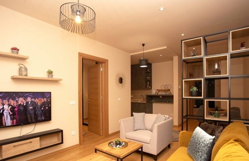 Zlatibor Apartamento | Spacious modern apartment overlooking the hills and Gold Gondola station