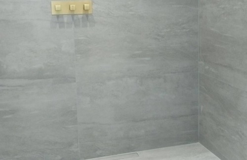 Hamden Apartamento | Spacious modern apartment in center of town