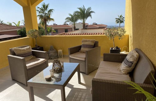 Tala Apartamento | Spacious, modern apartment with ocean views - 10 mins to the beach!