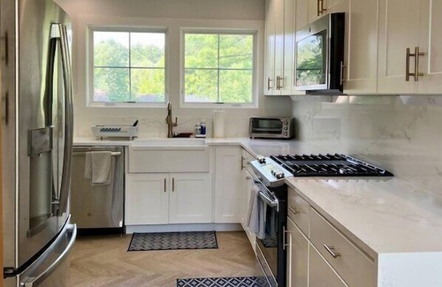 Glendale Casa | Spacious & Modern Berkshires Getaway