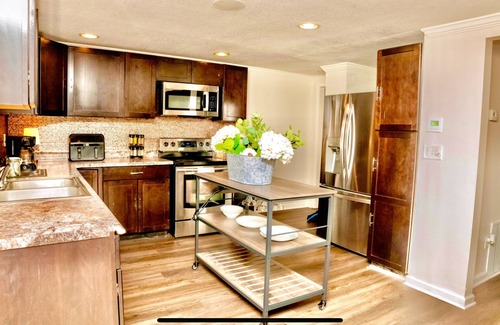 Church Street Chalet De Esquí | Spacious Modern Chalet Near Atlanta Airport - 25mins to Mercedes Benz Stadium