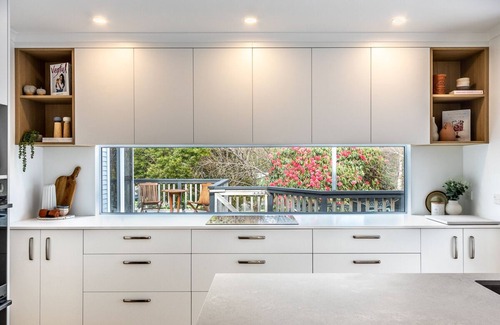 Raumati Beach Casa | Spacious Modern Coastal Haven, 5 minutes to the beach, shops and walking tracks.