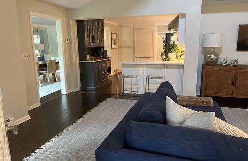 Norwalk Otro | Spacious, modern country farmhouse.