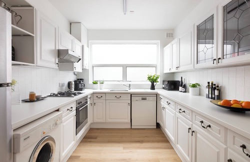 Brondesbury Park Apartamento | Spacious Modern Family-sized Apartment with Terrace - New Listing