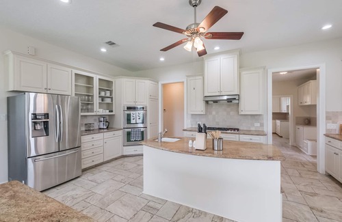 Katy Casa | Spacious & Modern Family Oasis