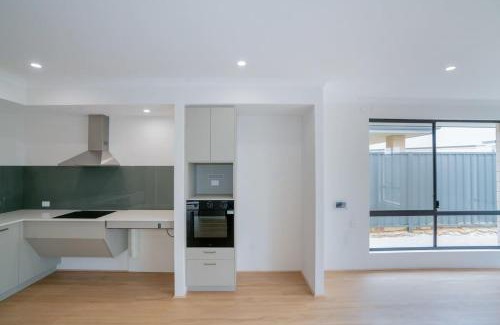Hilbert Casa | Spacious Modern Hilbert Home