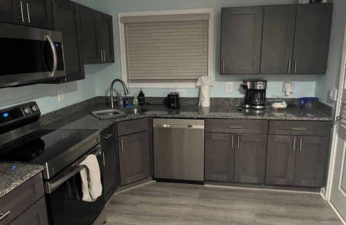 Front Royal Casa | Spacious modern home with driveway parking and nearly one acre