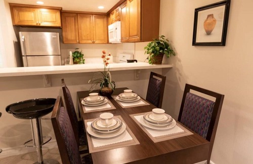 Hermosa Village Casa | V-HOME: HERMOSA CASA DE PUEBLO A PASEO A DISNEYLAND