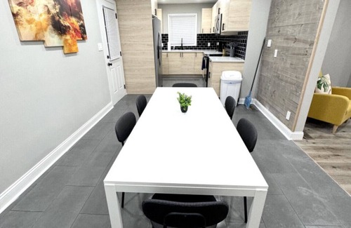 Jamestown Casa | Spacious Modern Home near Furniture Market