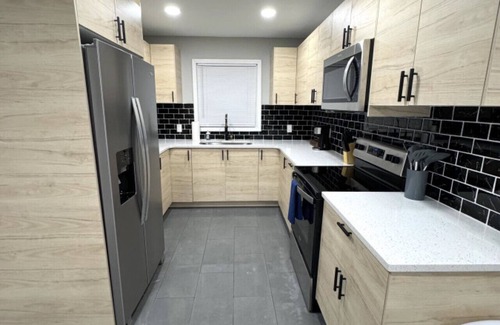 Jamestown Casa | Spacious Modern Home near Furniture Market