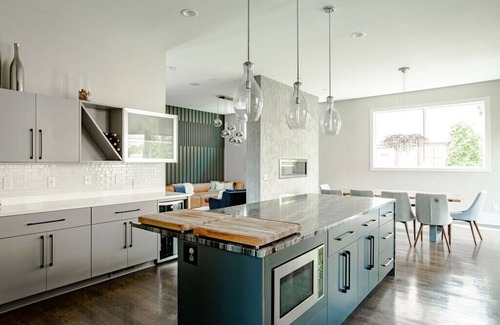 Fulton Casa | Gran casa de lujo de Linden Hills, a pie de los lagos, 50 y Francia, boutiques, bares