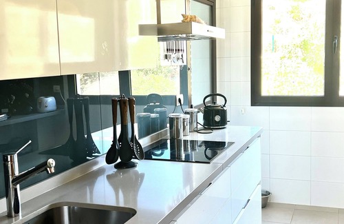 Bahia de Casares Apartamento | Espacioso moderno ático, vistas espectaculares de Málaga, Gibraltar y Marruecos