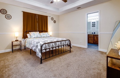 Hinesville Casa | Spacious Modern Retreat near Fort Stewart