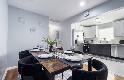 Irvington Casa | Spacious Modern Retreat 6-bedroom house in delightful Irvington, Sleeps 16+